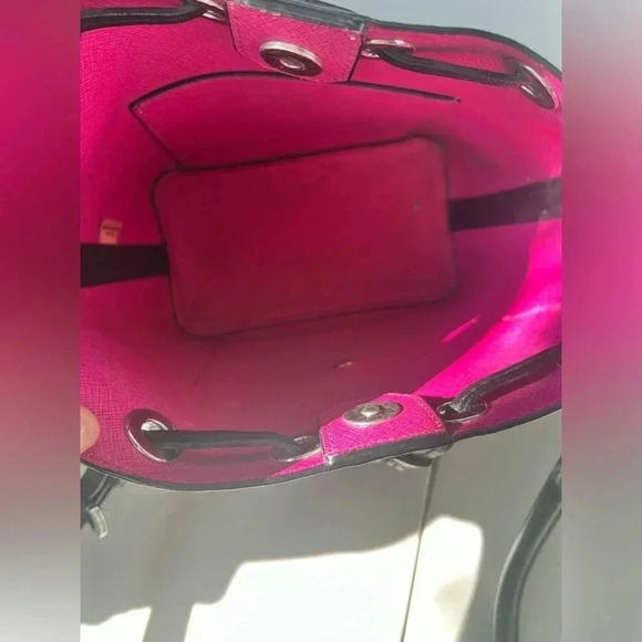 Michael Kors ,Greenwich Medium Bucket Leather Bag - Picture 5 of 7